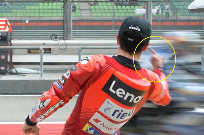 Dilakukan Lagi, Ini Maksud Marc Marquez Acungkan Jari Tengah di Tes MotoGP Sepang